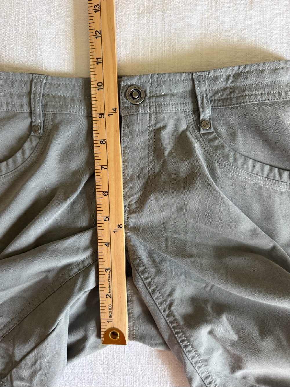 Kuhl Women’s Trekr 8” Hiking Shorts in Olive Green - Picture 7 of 8